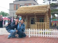 館外又有小屋