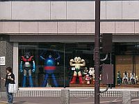 東橫Inn前路口有間玩具店,有呢d大大件o既賣(不過好~~~~貴!)