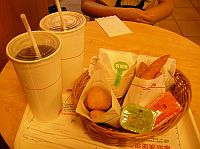 MOS BURGER\